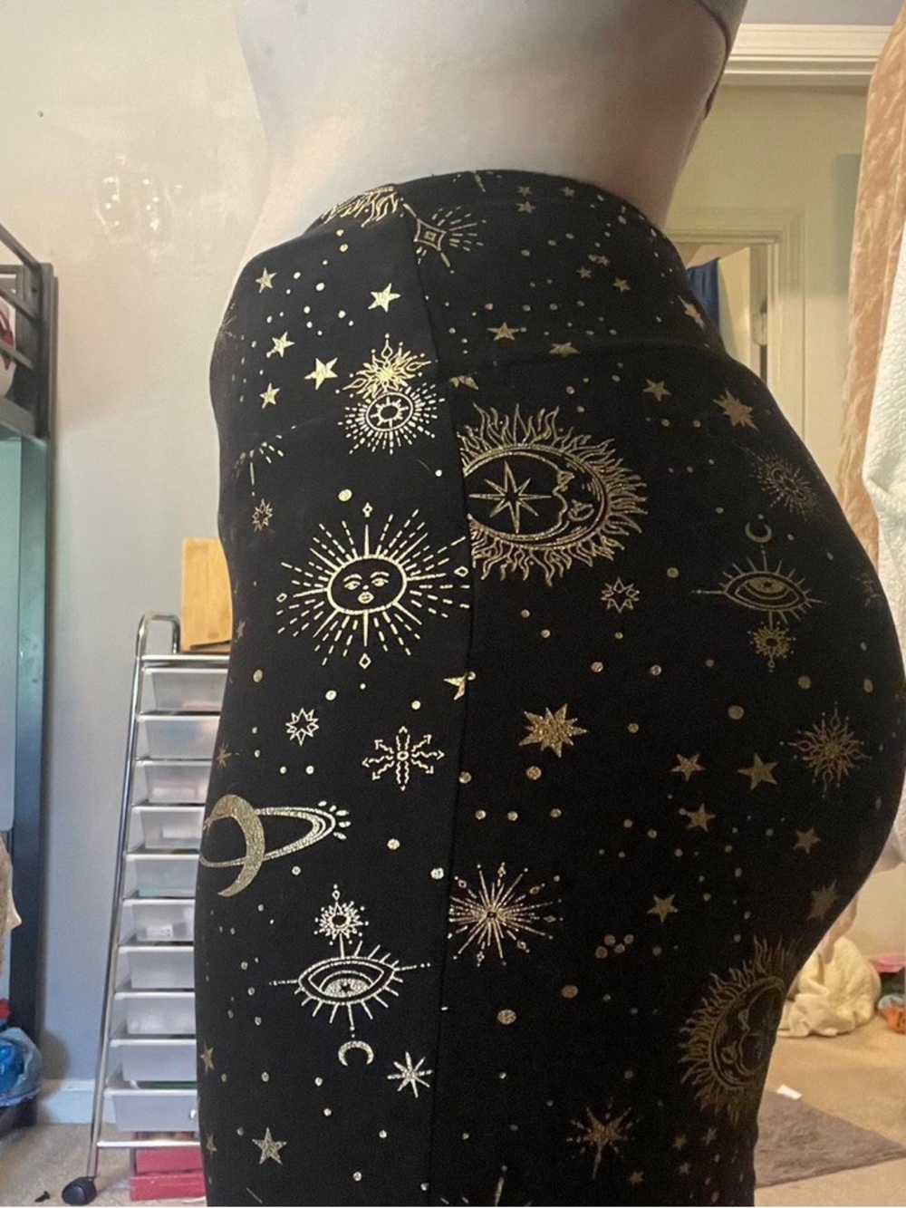 No Boundaries Black & Gold Celestial Print Juniors Flare Leggings Yoga Pants - Picture 5 of 5